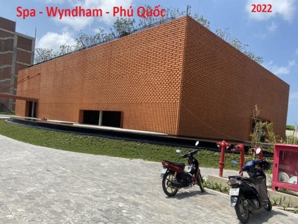 Thi công màn cửa tại spa wyndham Phú Quốc